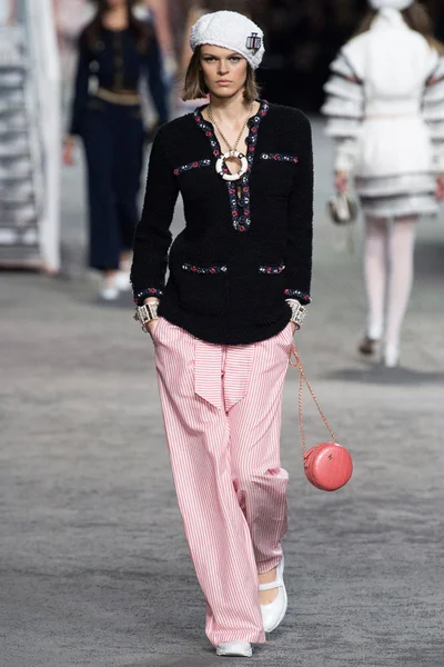 Look 50